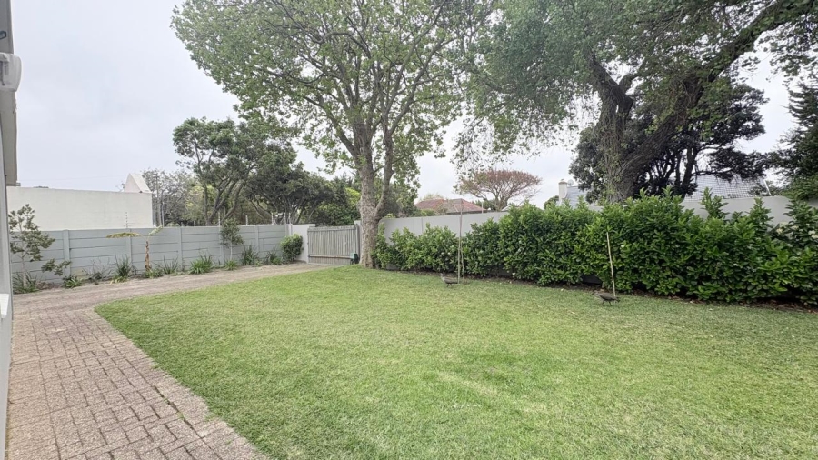 To Let 3 Bedroom Property for Rent in Meadowridge Western Cape